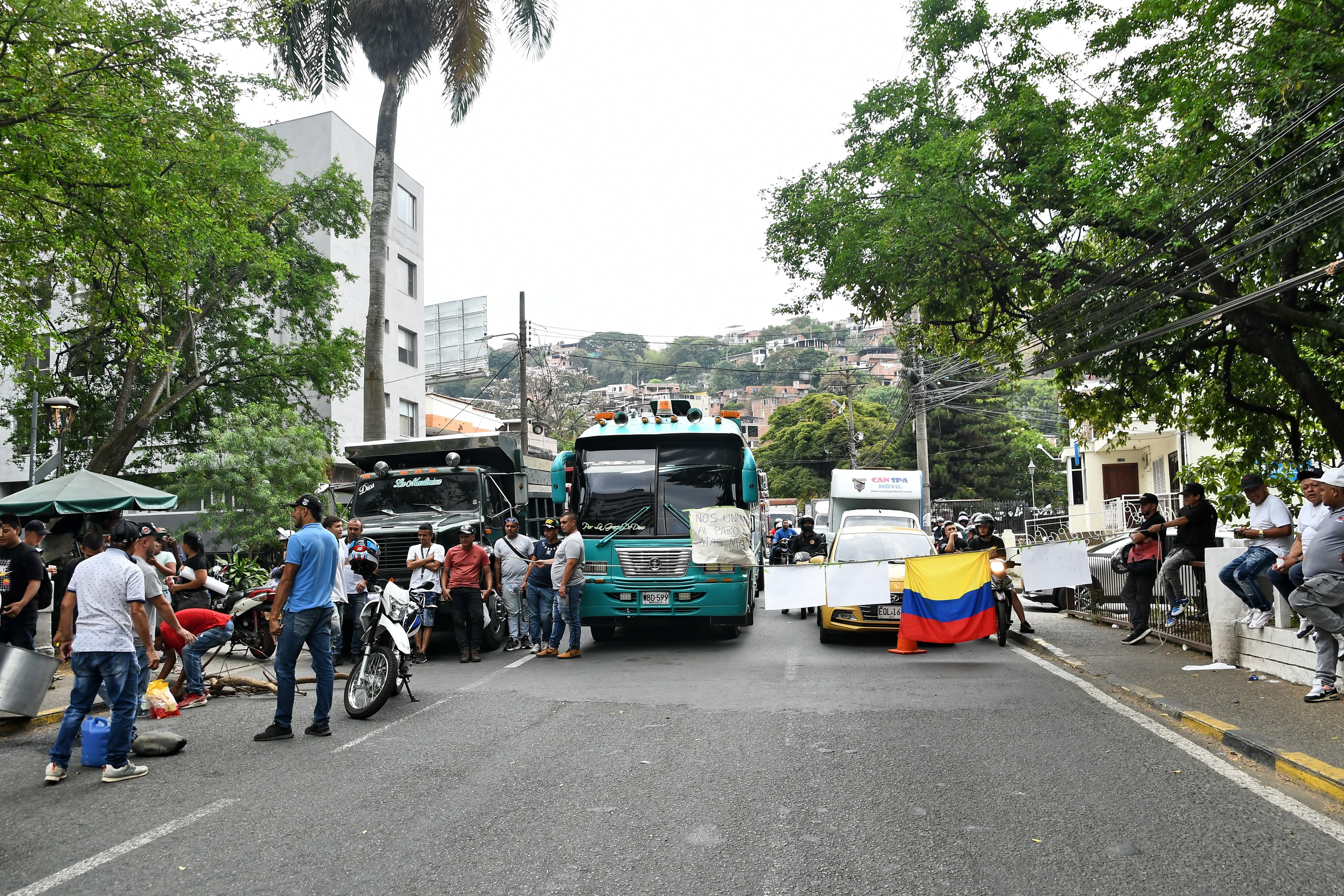 Bloqueos por paro camionero, bloqueo en la portada al mar.