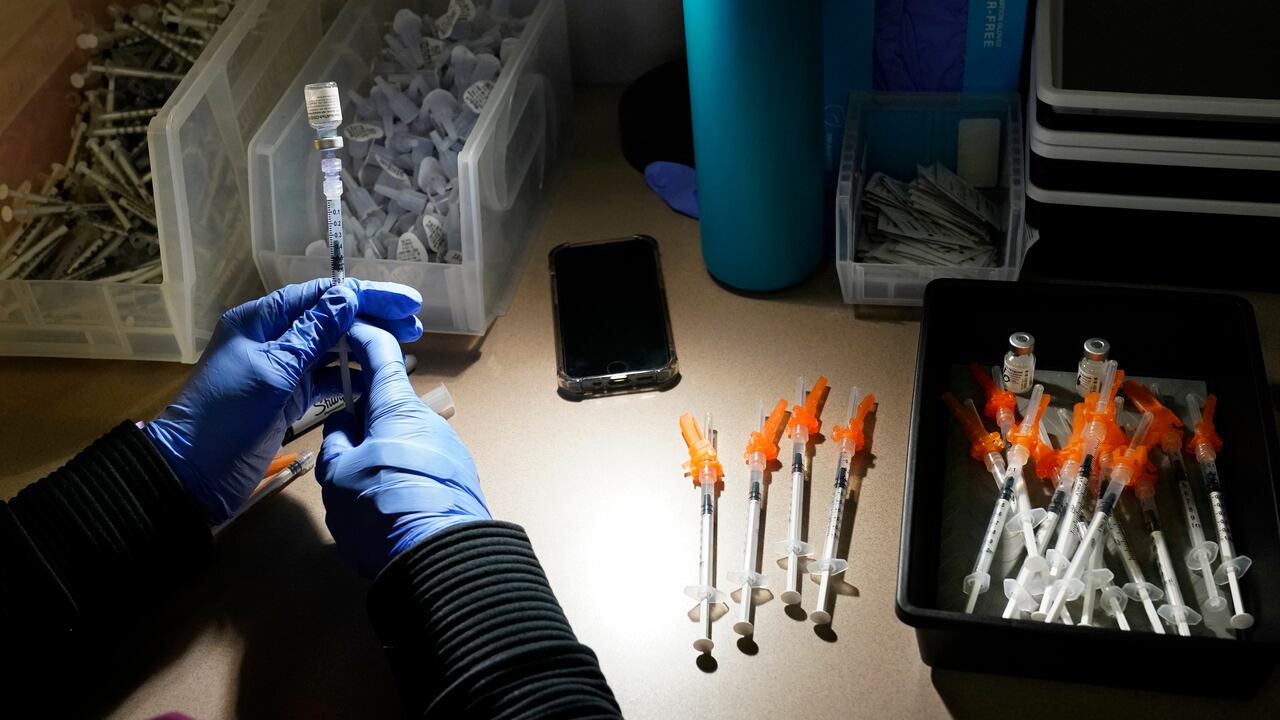 Científicos descubren cómo acelerar la eficacia de las vacunas contra el coronavirus