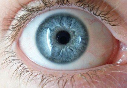 Ojos color azul