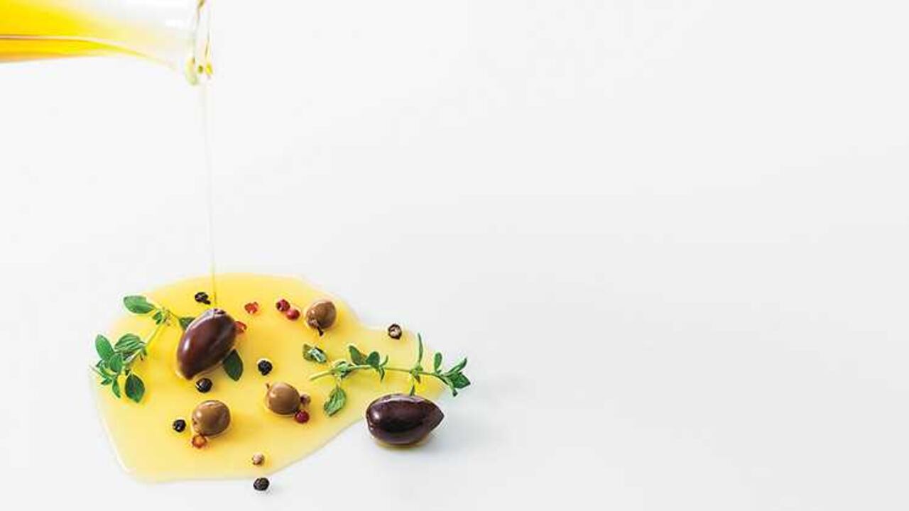 El aceite de oliva es uno de los ingredientes fundamentales, no solo de la gastronomía mediterránea sino de cualquier cocina en el mundo. Conozca sus distintos tipos, usos culinarios y beneficios.