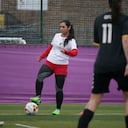 (FILES) In this file photo taken on April 09, 2018 Former Afghanistan women's football captain Khalida Popal (C) attends a training session in south London. - Afghanistan's former women's football captain Khalida Popal on August 18, 2021 said worries about the safety of the country's female players have left her unable to sleep since the Taliban returned to power. (Photo by Daniel LEAL-OLIVAS / AFP)