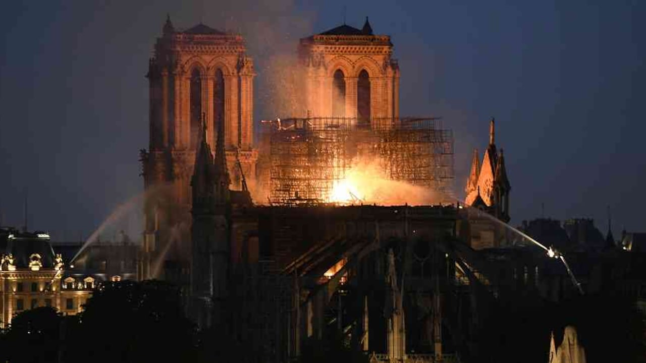 Los donantes no han cumplido con sus promesas de reconstruir Notre Dame.