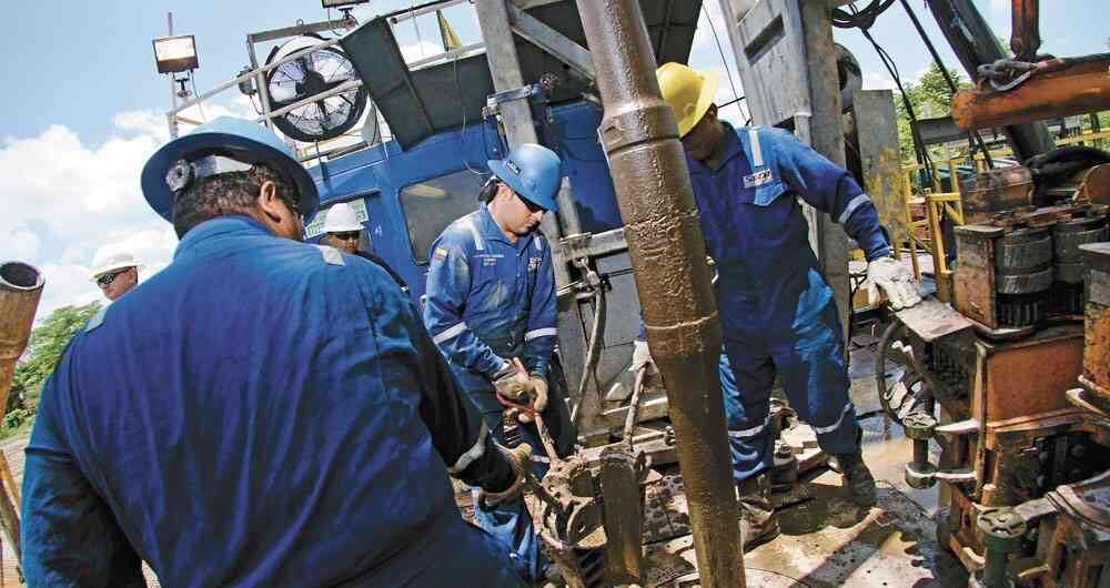 Mientras la oposición dice que el artículo autoriza esta técnica para la explotación de hidrocarburos, el Gobierno lo niega.