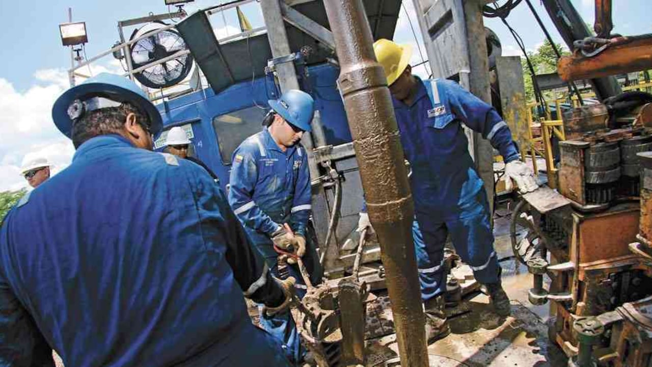 Mientras la oposición dice que el artículo autoriza esta técnica para la explotación de hidrocarburos, el Gobierno lo niega.