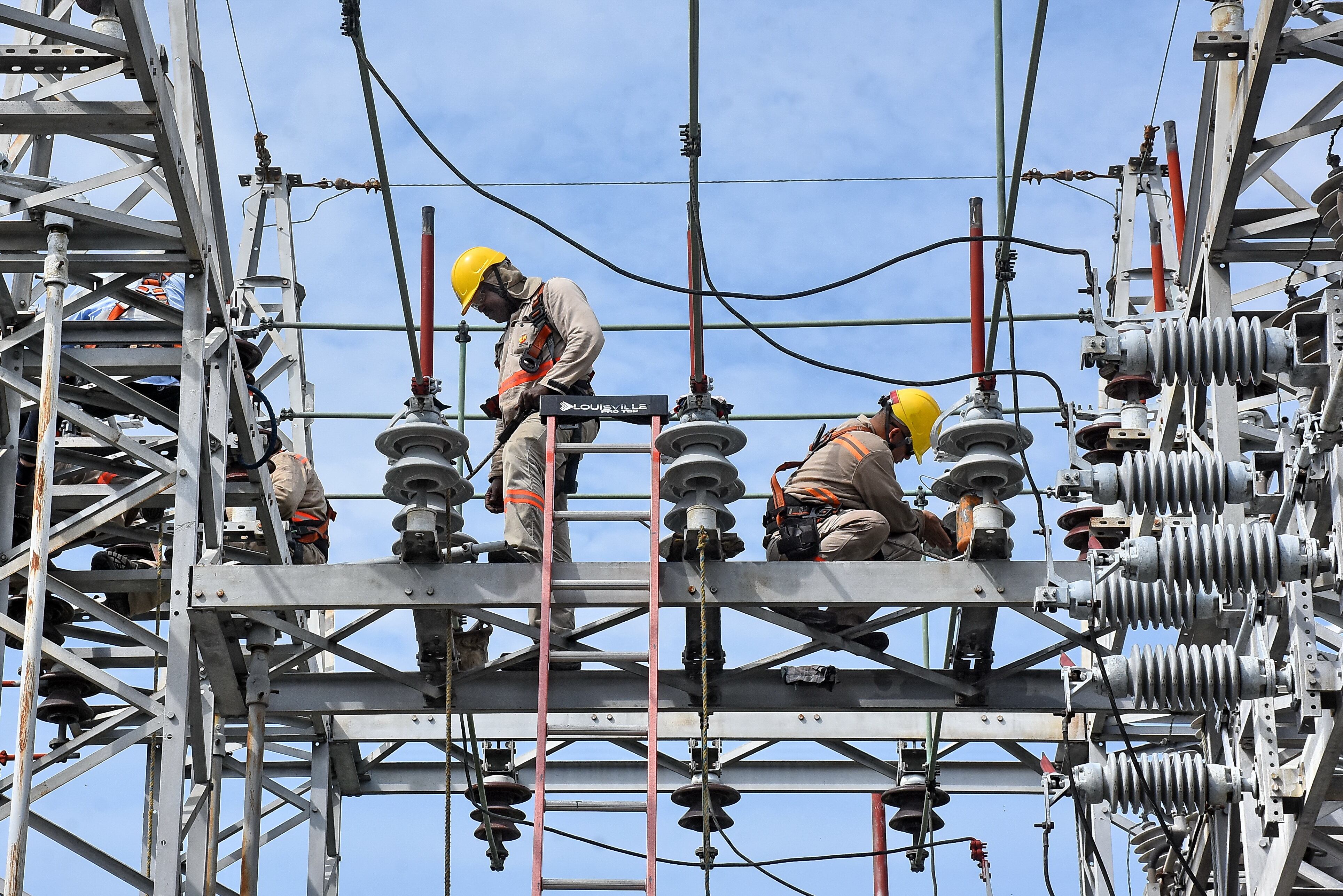 Mantenimiento de redes eléctricas de Emcali, Planta Puerto Mallarino.