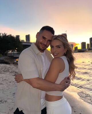 Sebastián Caicedo junto a su esposa Juliana Diez Duque.