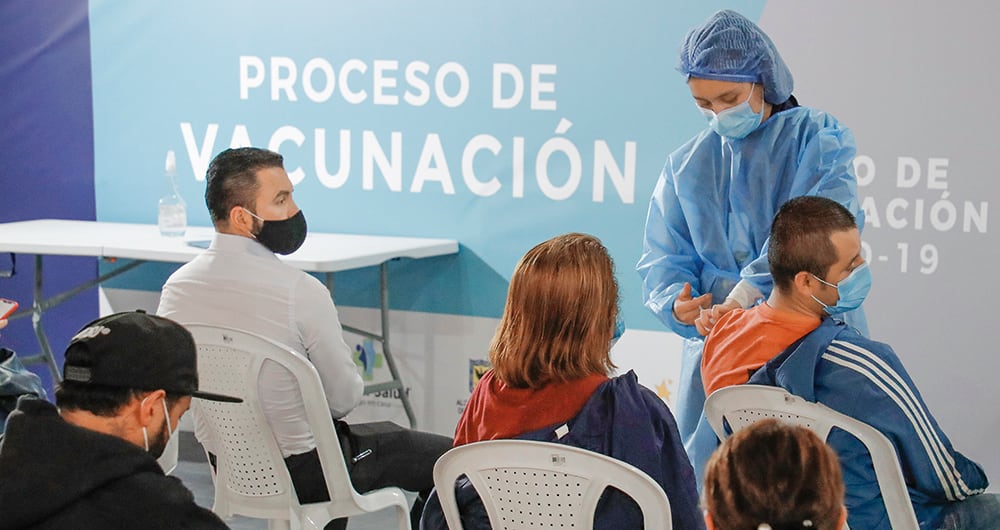 De los 1,5 millones de dosis adquiridas por el sector privado, ya se han aplicado 500.000 a los trabajadores colombianos.