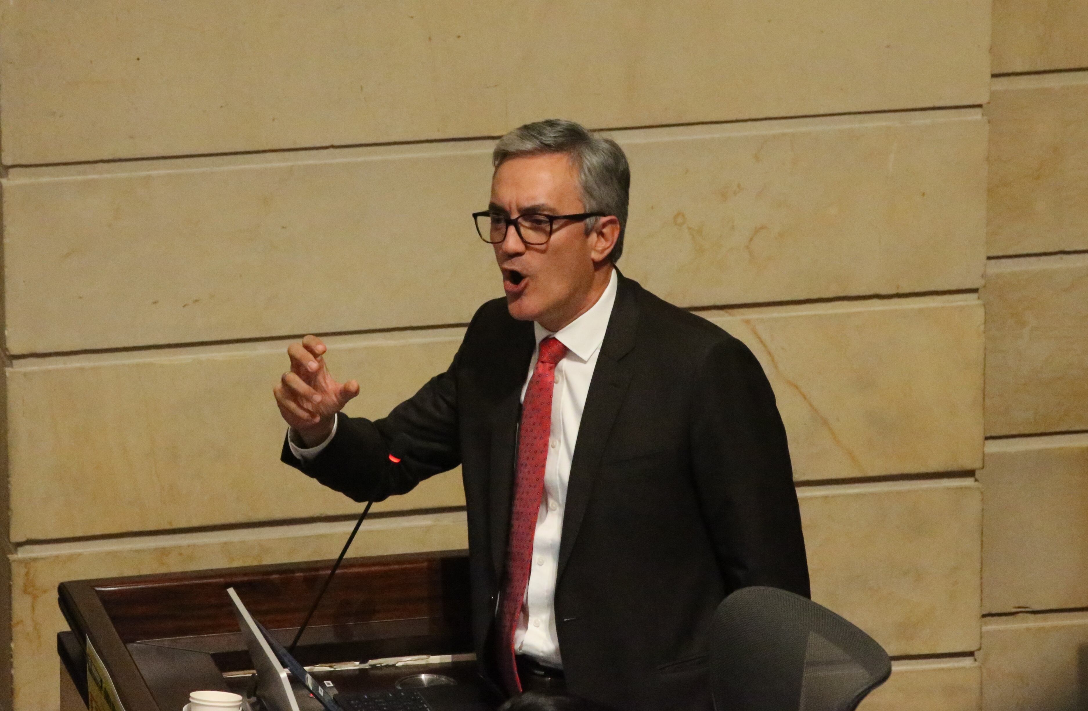 Moción de censura Ministro de defensa Iván Velásquez