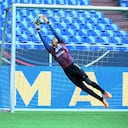 Kevin Mier en calentamiento previo a un partido de la Selección Colombia
