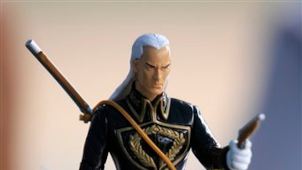 Francisco de Miranda, héroe nacional de la República Bolivariana de Venezuela, fue recreado en una figura de Angel Parra y su hija Joyce, en Caracas. Ambos son seguidores del presidente Hugo Chávez, quien muchas veces ha criticado los héroes norteamericanos como símbolo de la cultura imperialista. (Foto: AP)