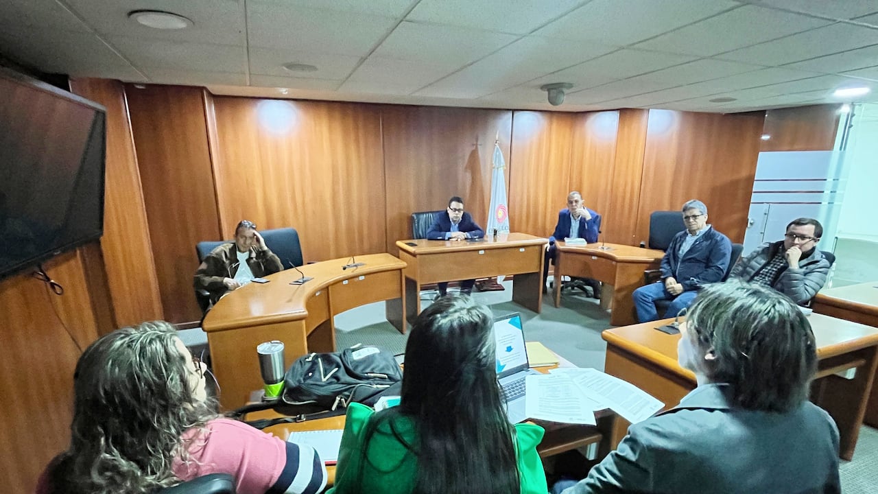 La Contraloría de Bogotá adelantó una mesa de trabajo con la UAESP para revisar en detalle el contrato de concesión para la operación y mantenimiento de los cementerios distritales