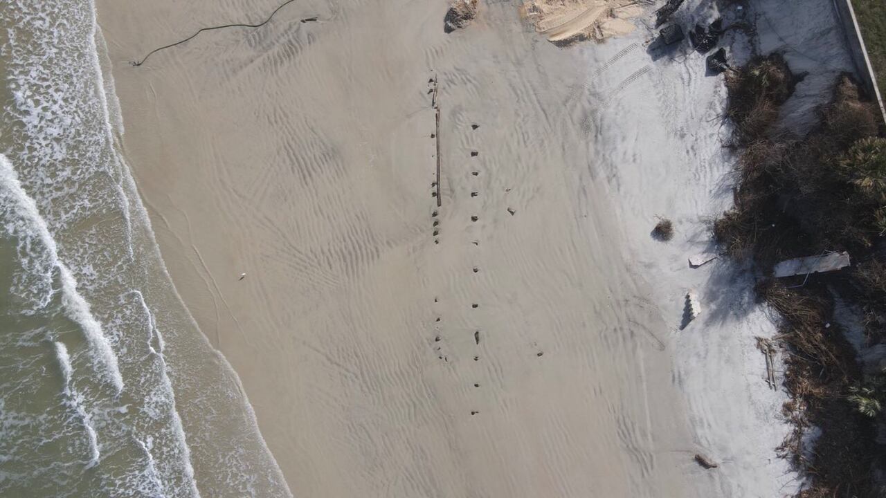 Misterio en las playas de Florida: descubrieron estructura que estuvo enterrada por años