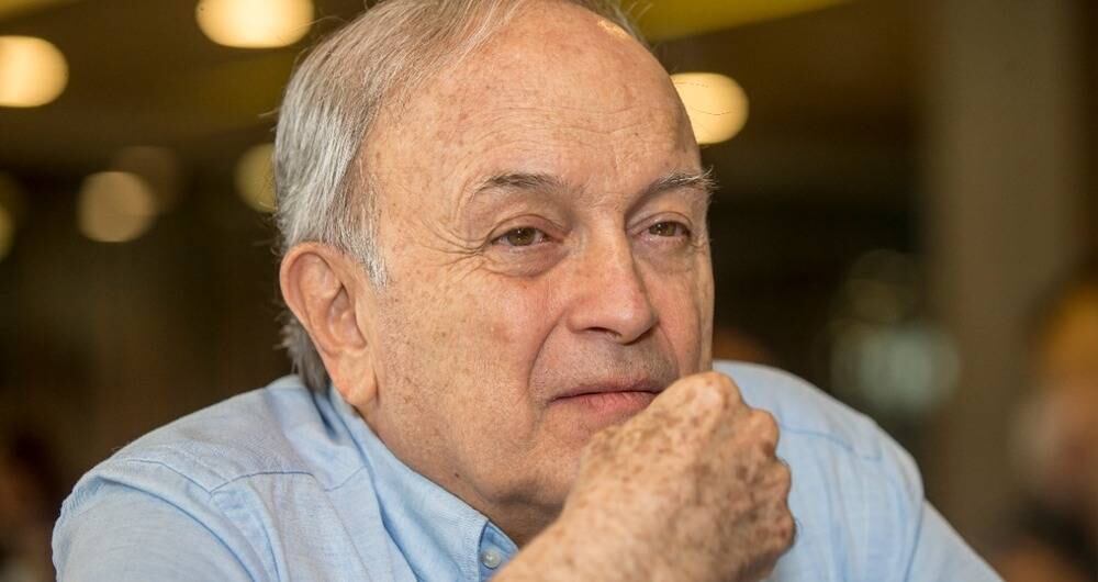 Gustavo Álvarez Gardeazábal, dice que los congresistas no son los representantes de las regiones, sino los voceros de unos contratistas que se reparten el Estado por contratos. 