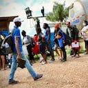 Migrantes de todo el mundo, en especial venezolanos, llegan a Lajas Blancas tras desafiar el peligroso Tapón del Darién.