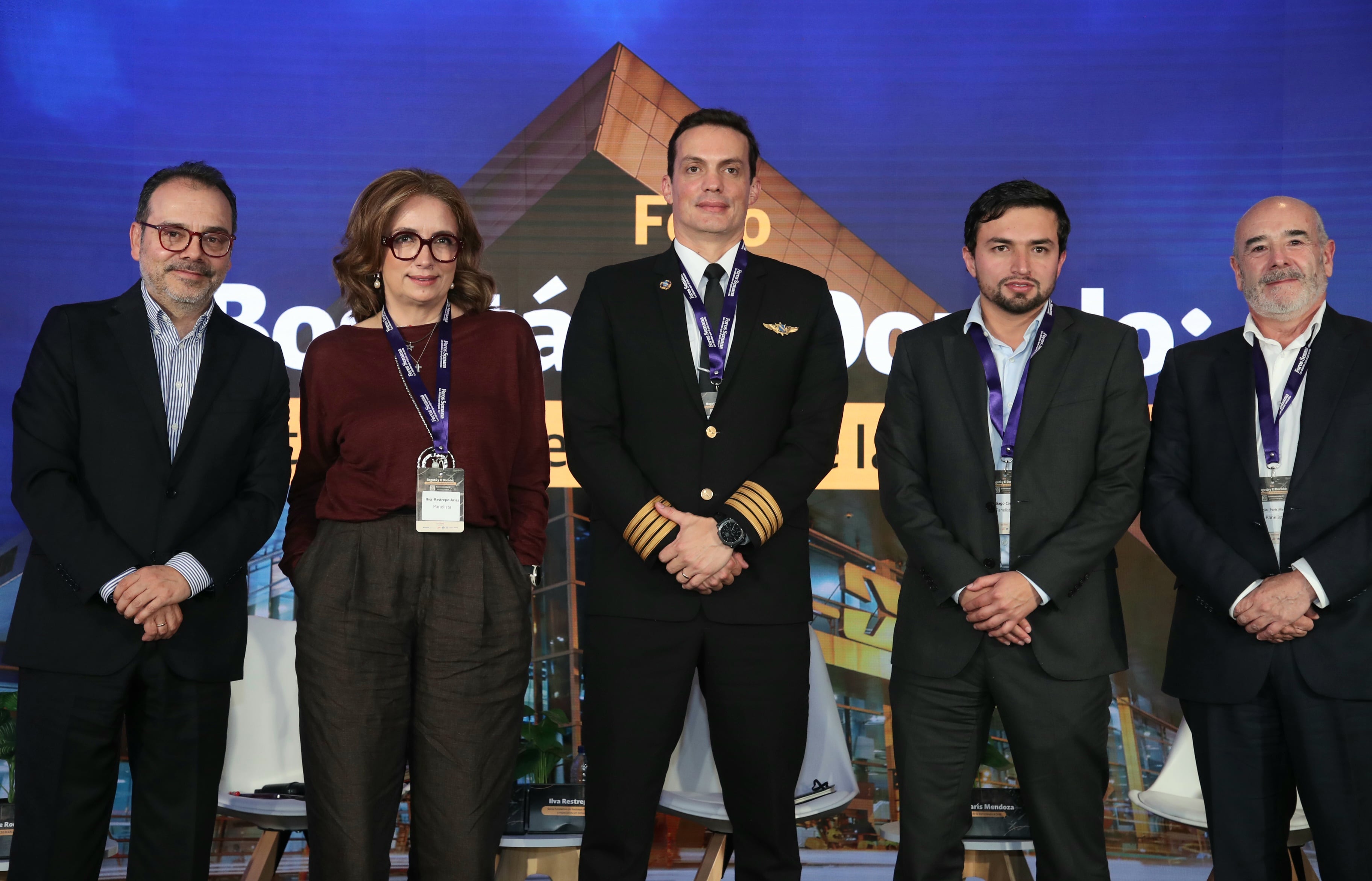 Foro ‘Bogotá y El Dorado: ¿listos para ser el hub de las Américas?’
Miércoles 21 de mayo de 2025

 DEBATE | Análisis del proyecto El Dorado Máximo Desarrollo

Santiago Carvajal
Gerente del Proyecto Bogotá Ciudad Aeropuerto
Ilva Restrepo Arias
Socia fundadora de Restrepo Arias Consultoría Legal y especialista en temas aeronáuticos
Sergio París Mendoza
Exdirector de Aeronáutica Civil
Juan Esteban Villa
Presidente de la Asociación Colombiana de Aviadores Civiles (Acdac)
Modera: Carlos Enrique Rodriguez
