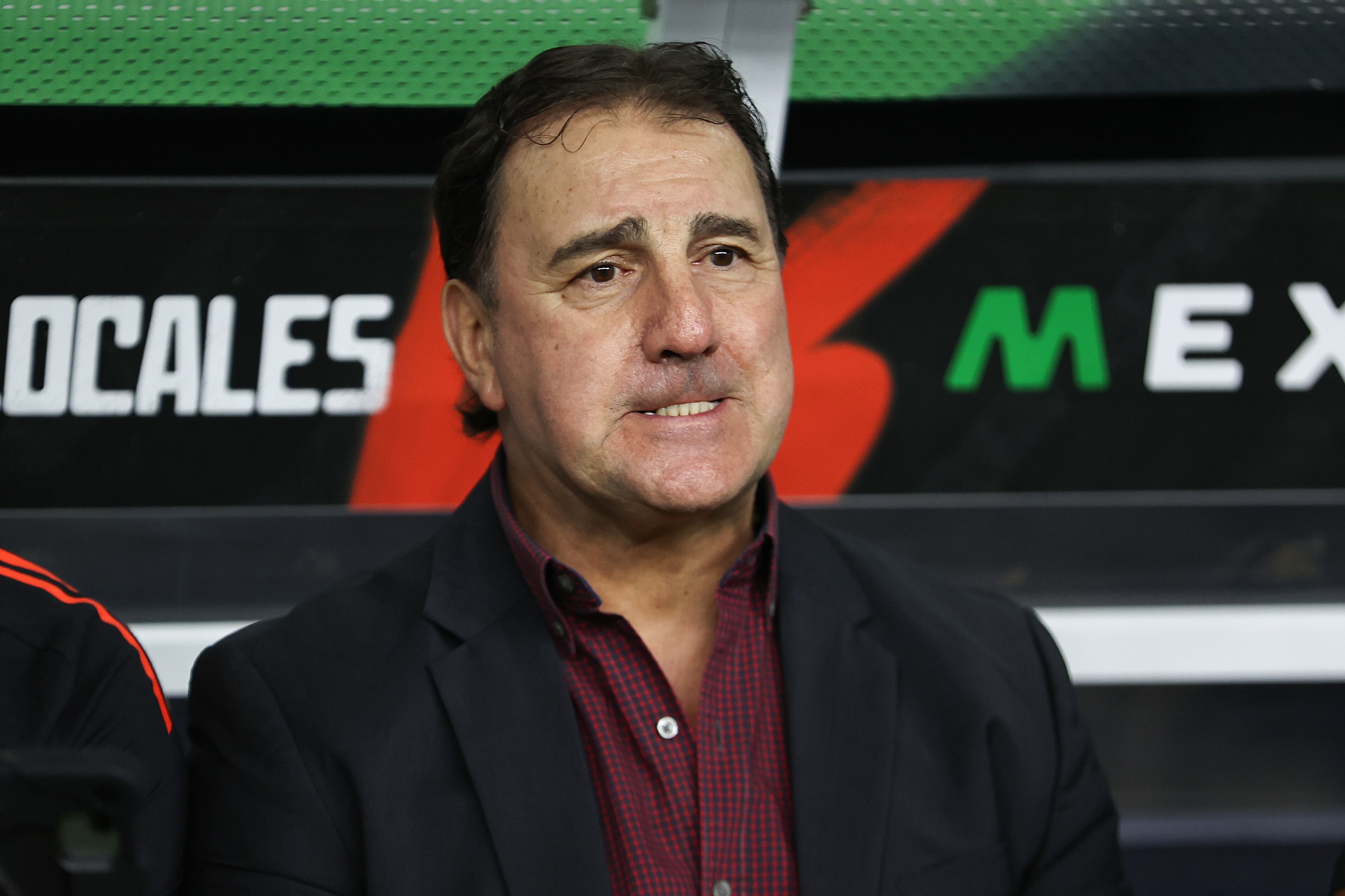 ARLINGTON, TEXAS - OCTOBER 11:  Head coach of Colombia Nestor Lorenzo looks on during an international friendly match between Mexico and Colombia at AT&T Stadium on October 11, 2025 in Arlington, Texas. (Photo by Omar Vega/Getty Images)