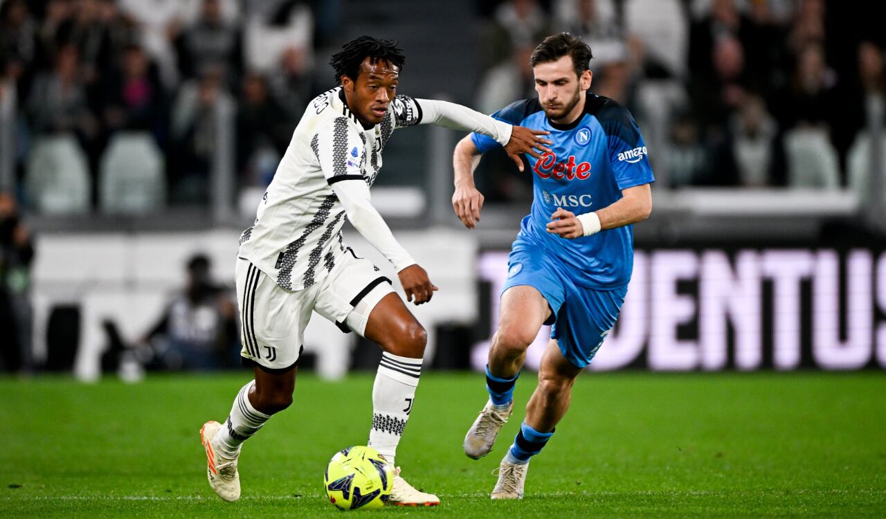 Juan Guillermo Cuadrado en el juego por Serie A ante Napoli.