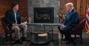 Donald Trump en conversación con Tucker Carlson.