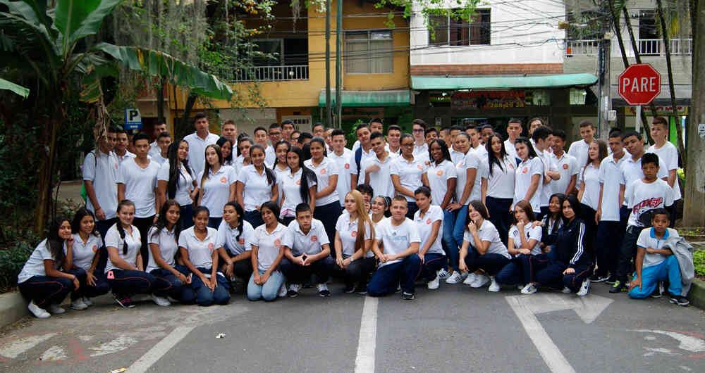109 estudiantes del programa ‘Caminar en secundaria’ son formados por nueve maestros y cuatro profesionales de la escuela de trabajo San José.