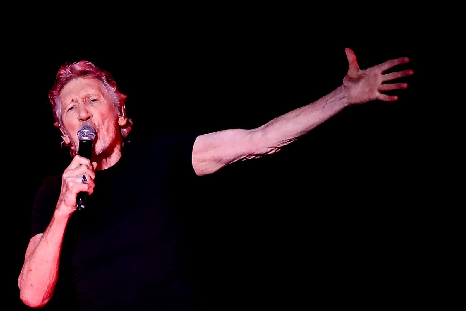 Waters ha sido un fuerte crítico y con un discurso antisemita contra Israel al acusarlo de genocida por lo que ocurre en Gaza.