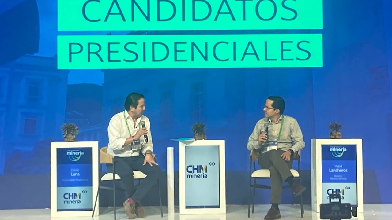Un cartel de Maduro, el símbolo que sacó David Luna al exponer sus propuesta política en el congreso de mineros. ¿Qué quiso decir?