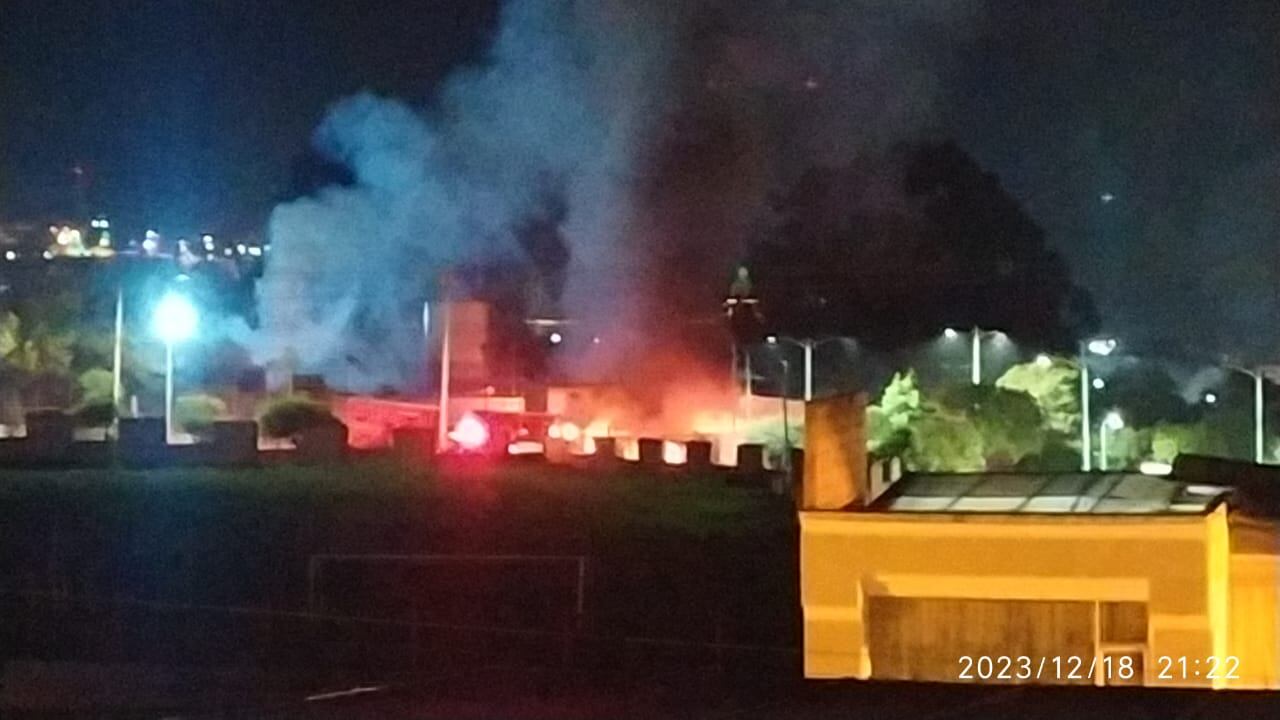 Cuatro personas resultaron heridas tras el impacto de las explosiones que fueron atendidas por bomberos. Foto: @bubulina06