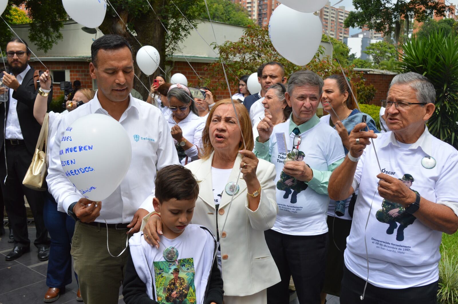 El ministro de Defensa, Pedro Sánchez, en acto de perdón en el caso del soldado Tabares.