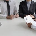 El contratista presentó documentos falsos que lo acreditaran como profesional.