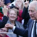 Carlos III comparte con la población de Cardiff durante visita a Gales