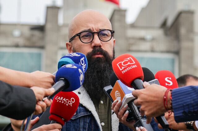 Carlos Carrillo, director de la Unidad Nacional para la Gestión del Riesgo de Desastres (UNGRD) , llega al Bunker de la Fiscalía General de la Nación tras ser citado formalmente en relación a las denuncias presentadas sobre los casos de corrupción dentro de la entidad.