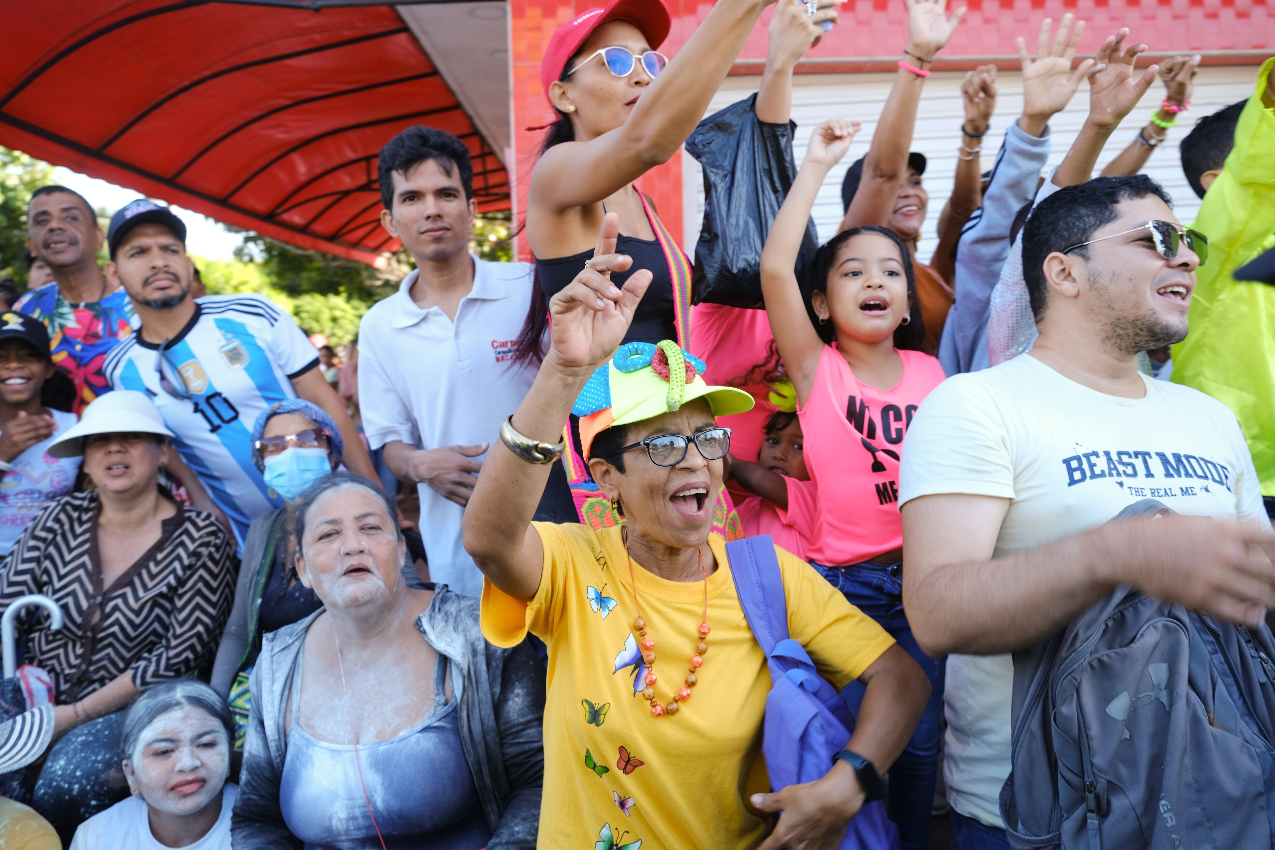 El Gran Desfile del Carnaval del Suroccidente organizado por la Fundación Carnaval del Suroccidente, se inició a la 1:30 de la tarde desde la calle 76 con carrera 26, del barrio El Silencio, con destino al parque San Vicente.