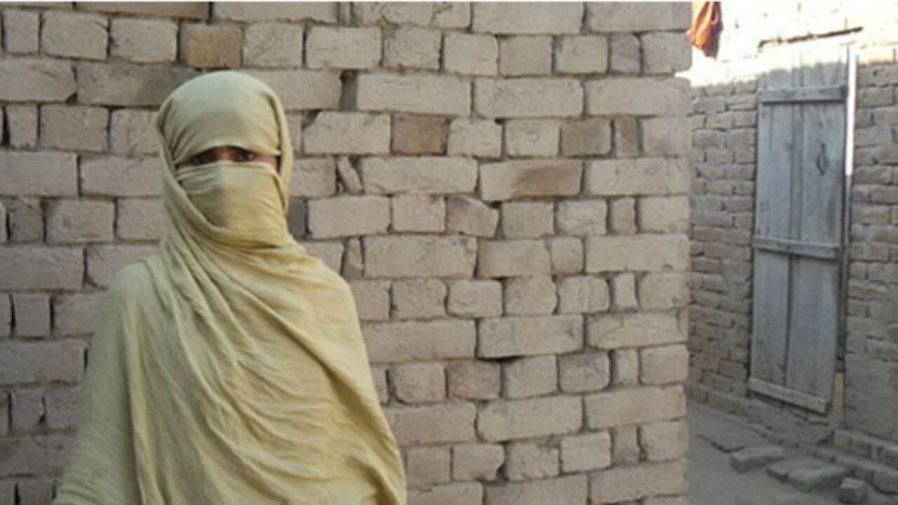 Los sospechosos están detenidos, pero el video sigue disponible en internet.