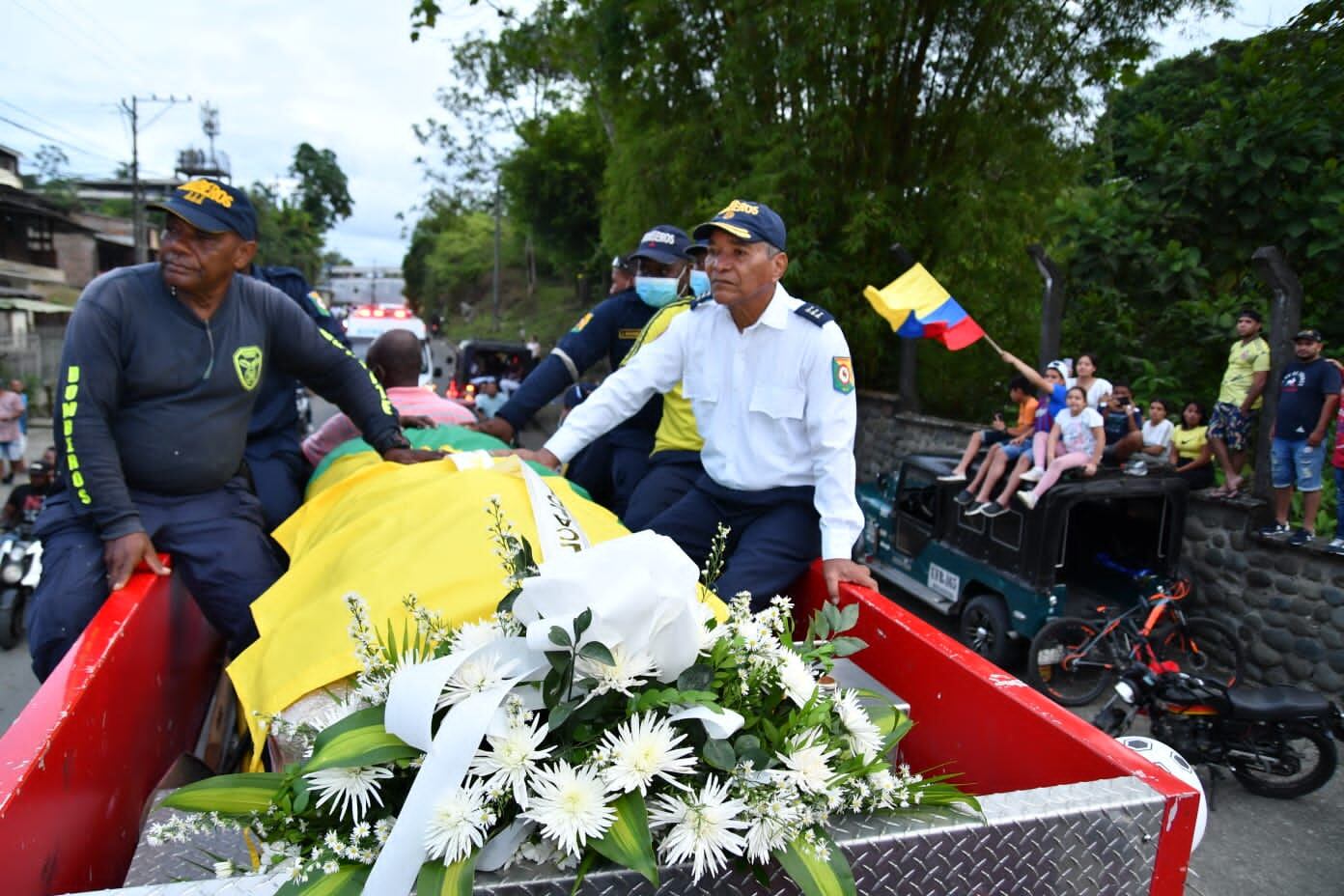 Una multitud despide a Freddy Rincón en Buenaventura.