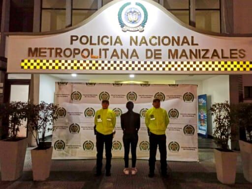La mujer es detenida como Yuli de 25 años