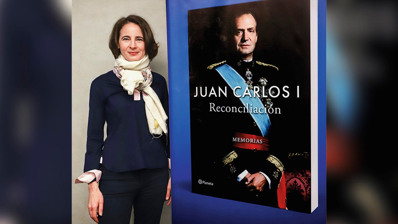 “Este libro es su verdad”, cuenta la escritora. El rey asegura que sentía que “le estaban robando su historia”.