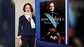 “Este libro es su verdad”, cuenta la escritora. El rey asegura que sentía que “le estaban robando su historia”.