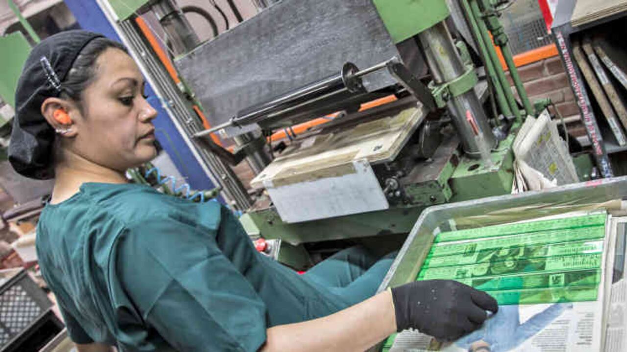 En su planta de Bogotá, Faber Castell produce es-cuadras, reglas, transporta-dores, entre otros productos de dibujo técnico.