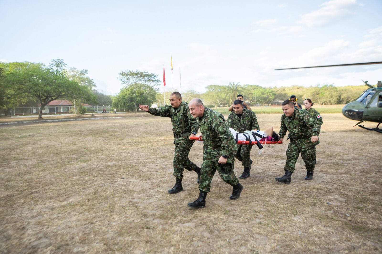 Momentos de angustia vivieron varios militares al salvarle la vida a una niña de 9 años, quien cayó en una mina antipersona.