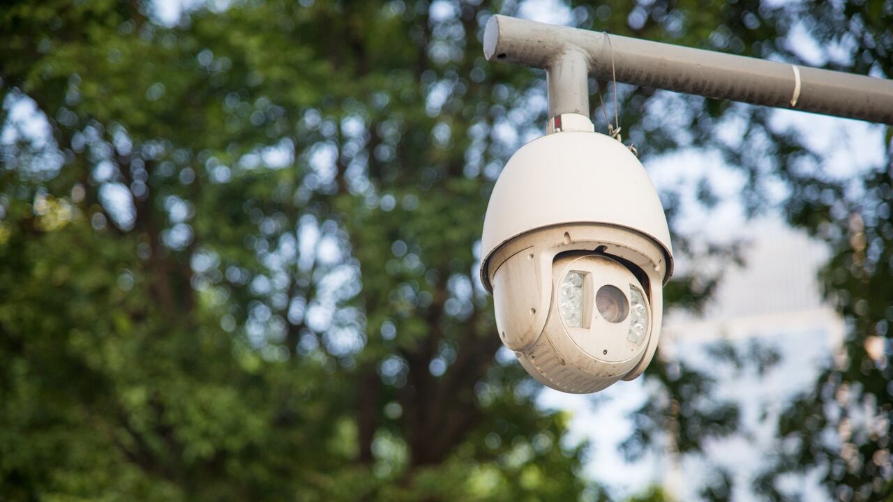 Identificar a tiempo los sitios de fotodetección en las vías le ayudará a prevenir accidentes y evitar infracciones injustas.