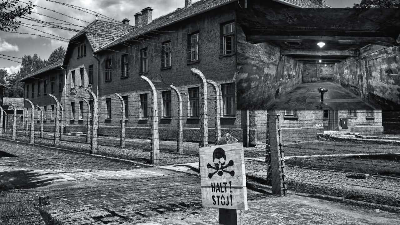 El edificio principal del campo de concentración de Auschwitz. A la derecha, la cámara de gas. Nunca se sabrá el número exacto de víctimas de ese lugar, pero se cree que superaron un millón.