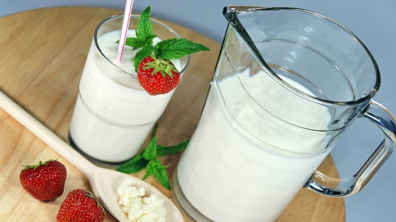 El kéfir es una bebida fermentada que tiene muchas similitudes con el yogur. - Foto: Getty Images