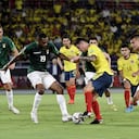 BARRANQUILLA, COLOMBIA - MARCH 24: James Rodriguez of Colombia figths for the ball with Marc Enoumba of Bolivia during a match between Colombia and Bolivia as part of FIFA World Cup Qatar 2022 Qualifier on March 24, 2022 in Barranquilla, Colombia. (Photo by Gabriel Aponte/Getty Images)