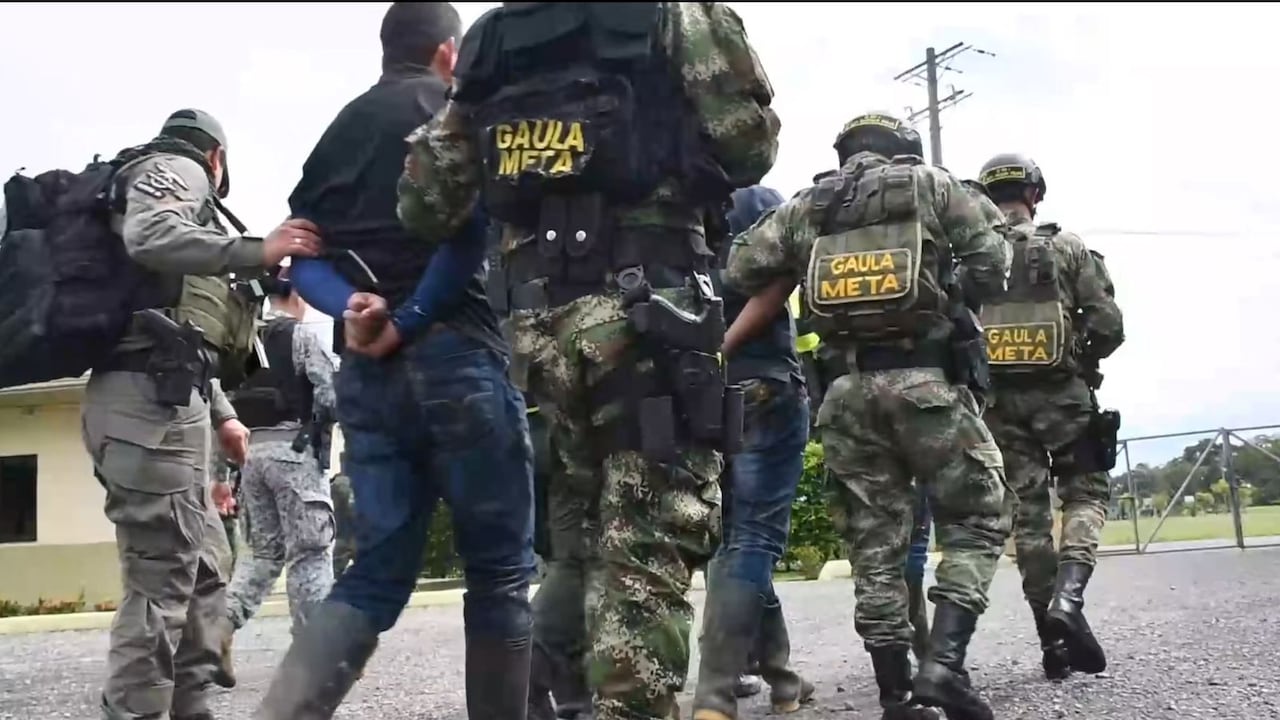 Momento de la captura de alias Rosember, de las disidencias de las Farc, según las Fuerzas Militares.