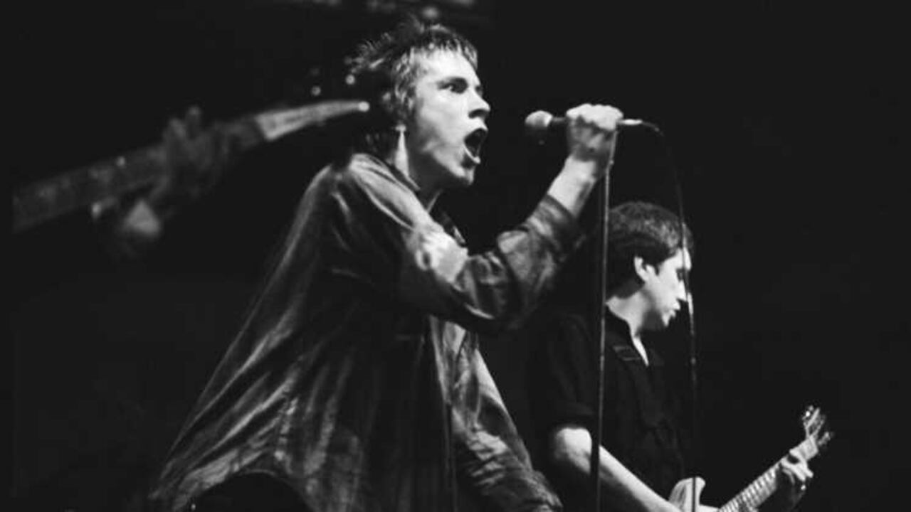Sex Pistols en 1977, Johnny Rotten y Steve Jones. Foto: Koen Suyk.