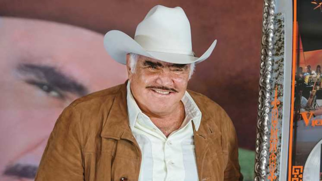 Su familia, fanáticos y personalidades del entretenimiento lamentan la muerte de Vicente Fernández.