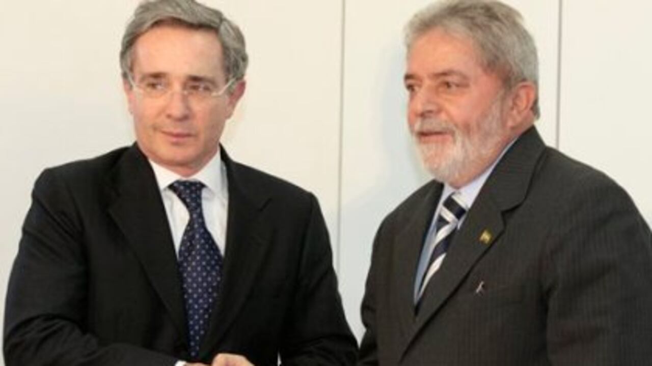 El presidente Álvaro Uribe, y el presidente de Brasil, Ignacio Lula se reunieron este jueves para hablar sobre el acuerdo militar de Colombia con Estados Unidos.