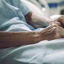 La LMA tiene prevalencia en los pacientes de edad avanzada, pero no todos logran acceder a tratamientos.