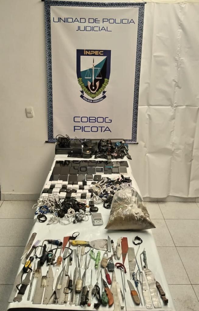 Elementos decomisados en la cárcel La Picota.