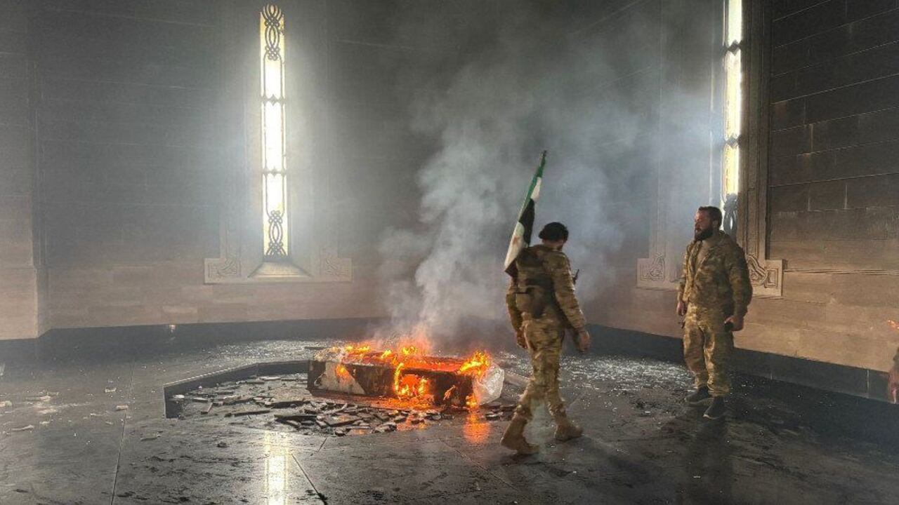 Incendian en Siria el mausoleo del difunto presidente Hafez al Asad