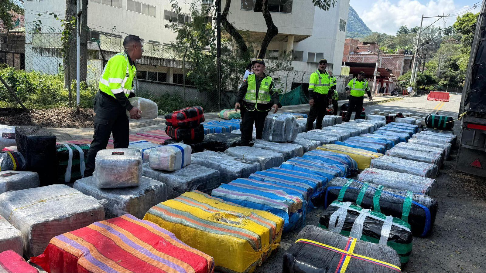 La marihuana era transportada en un furgón, reportó la Policía.